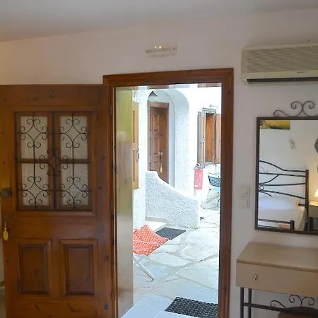 Molos Guest house